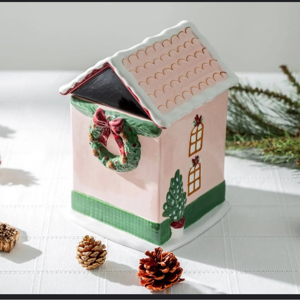 Cupcake and cashmere gingerbread house cookie jar - Picture 3 of 4